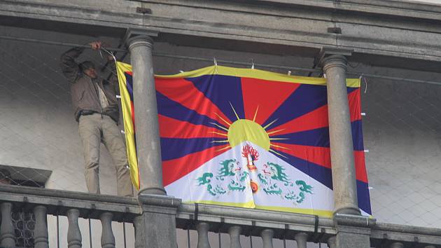 Tibetská vlajka byla na Černé věži. 