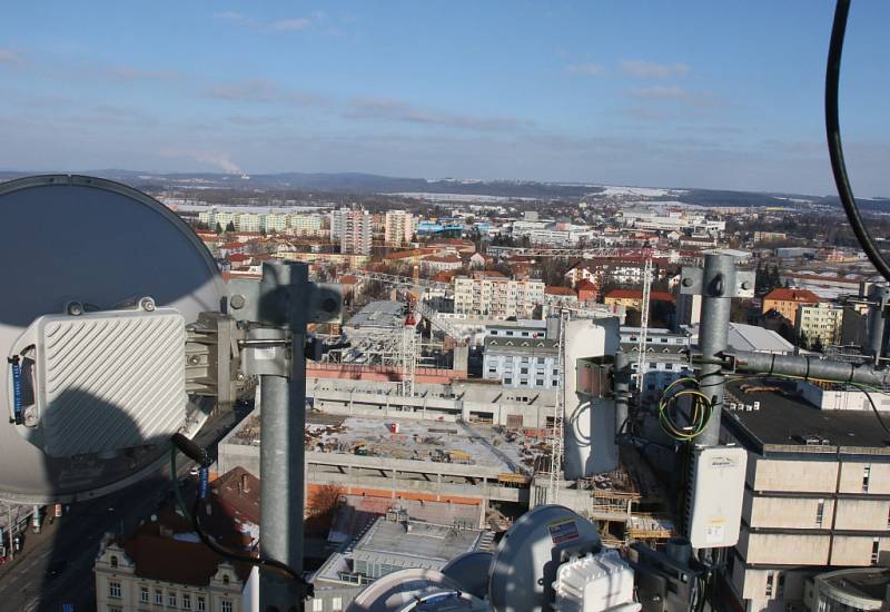 Zvětšené a modernější obchodní centrum na budějovické Pražské třídě se otevře koncem října.