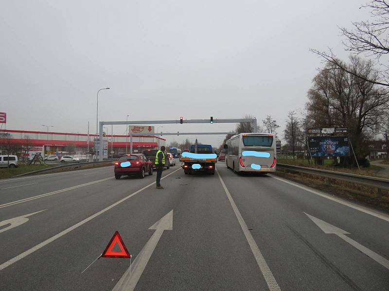 Tři havárie za sebou zřejmě způsobil jeden člověk. Na vině bude nejspíš jeho zdravotní stav.