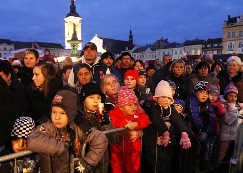 Rozsvícení vánočního stromečku a adventní trhy na českobudějovickém náměstí.