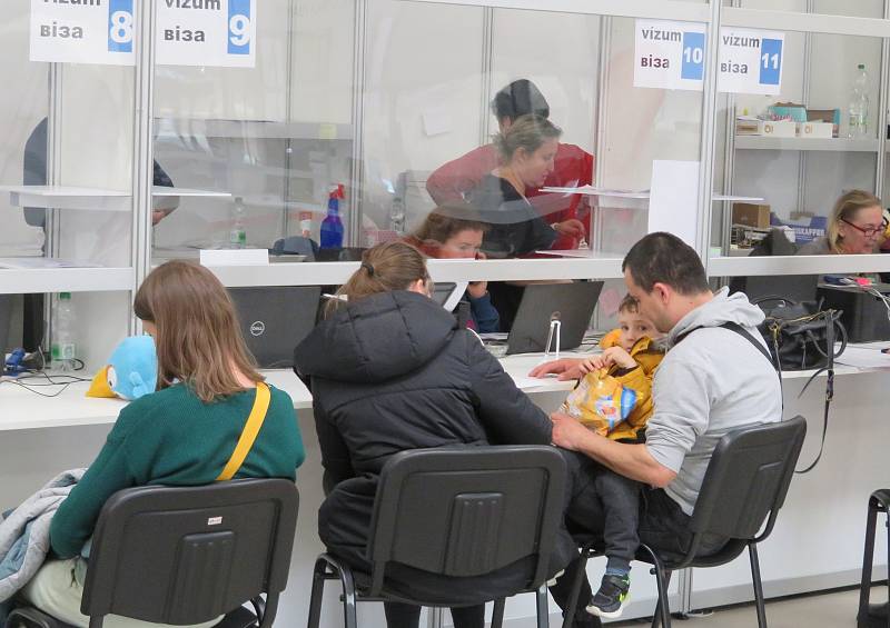 Krajské asistenční centrum pomoci Ukrajině (KACPU) na Letišti České Budějovice v pátek 18. března dopoledne.