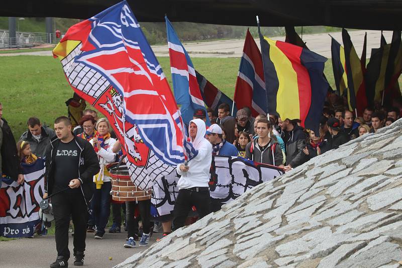 Fanouškové Motoru na tradičním pochodu k českobudějovickému zimnímu stadionu