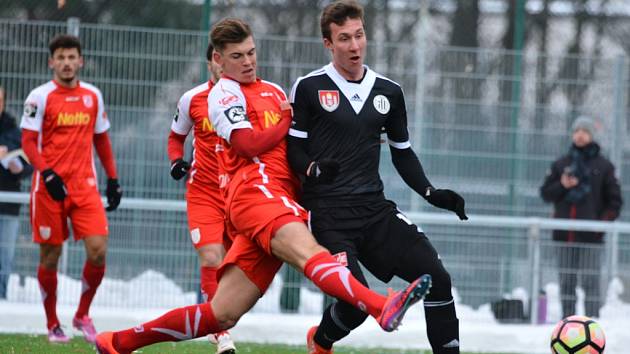 Lukáš Matějka odvedl v Německu dobrý výkon: Regensburg - Dynamo ČB v přípravě 4:2.