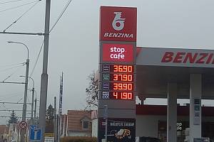 Čerpací stanice BENZINA, Lidická třída České Budějovice, neděle 14. 11. 2021.