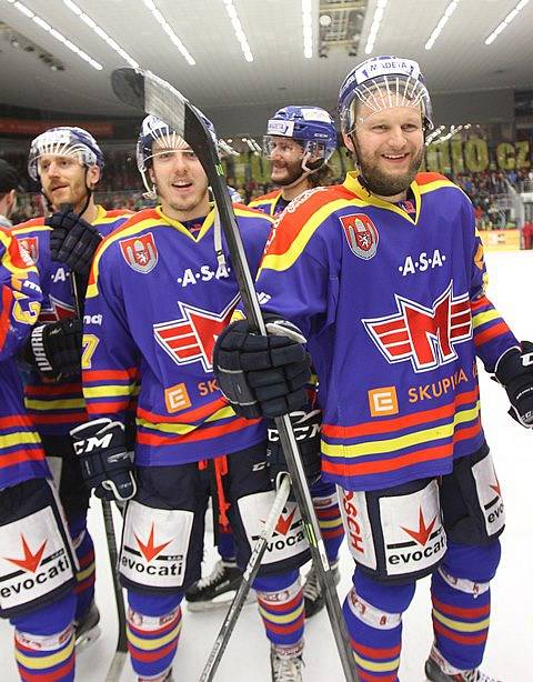 Hokejisté ČEZ Motoru vyhráli páté semifinále play off první ligy proti Třebíči a budou v baráži bojovat o postup do extraligy. Zápas skončil 8:2 pro České Budějovice.