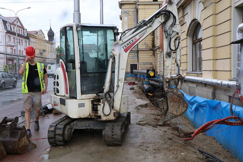 Rekonstrukce nádraží v Českých Budějovicích pokračuje plným tempem.