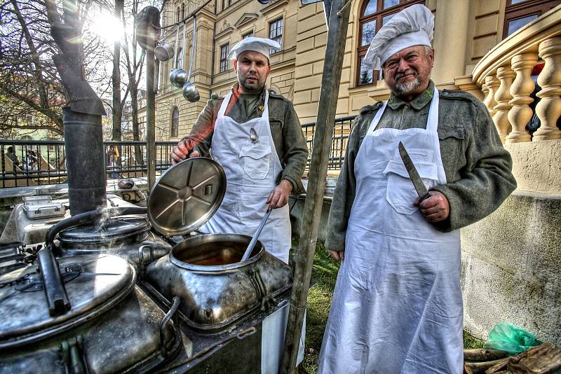 Ke stému výročí první světové války připravilo Jihočeské muzeum tématickou výstavu. Zahájena byla slavnostní vernisáží příznačně  na Den válečných veteránů.