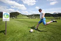 Exbrankář propadl footgolfu.