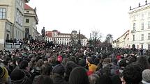 Loučení s Václavem Havlem. Převoz ostatků z kostela sv. Anny na Hrad.