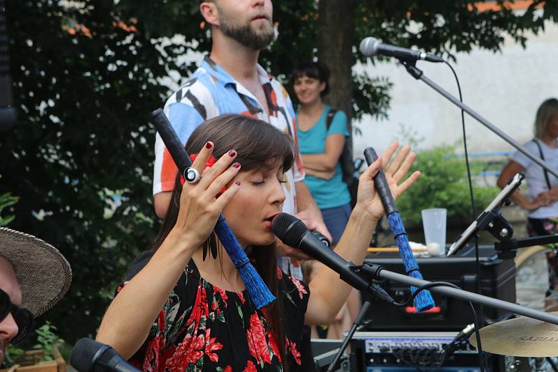 Jihočeský jazzový festival. Colorfull people na Sokolském ostrově v Českých Budějovicích.