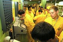 V rámci čtvrtého ročníku Jaderné univerzity konané v temelínské elektrárně se třiadvacet studentů dostalo i do reaktorového sálu prvního bloku.