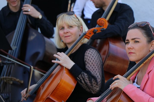 Jihočeská filharmonie koncertovala na českobudějovickém Piaristickém náměstí.