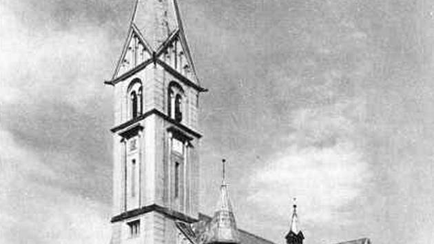 Kostel sv. Jana Nepomuckého kolem roku 1960.