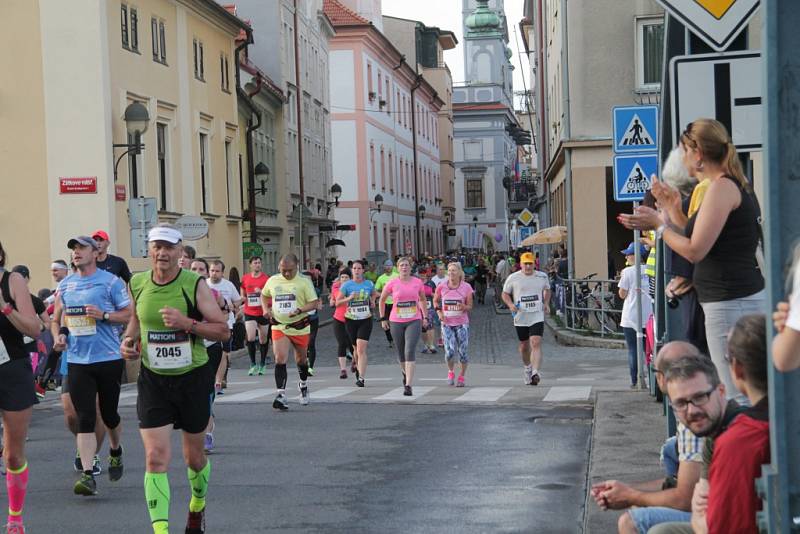 Závodníci Mattoni 1/2Maratonu 2016 v Českých Budějovicích.