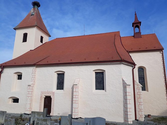 Kostel ve Strýčicích po opravě.
