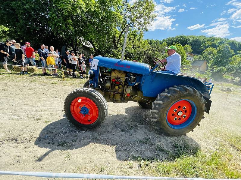 Traktor Paráda ve slovenském Hrušově ukázala nádherné veterány na náročné trati.