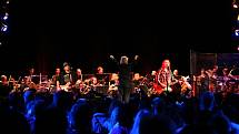 Rocková skupina Keks a Jihočeská filharmonie zahrály společně 22. října v českobudějovickém DK Metropol.