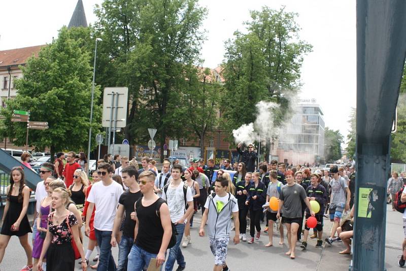 Celý týden žily České Budějovice multižánrovým festivalem Budějovický Majáles. Ten se v pátek rozloučil s krajským městem průvodem na náměstí Přemysla Otakara II., volbou krále a řadou koncertů.