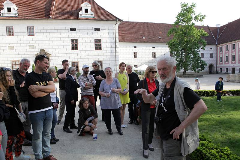 Třeboňský sochařský svět zdobí jihočeské malebné město už jen pár dní.