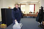 U voleb v Černé v Pošumaví takový nával jako na Lipně a ve Frymburku není, voličských průkazů mají asi patnáct a volební účast je mírně vyšší než v prvním kole.
