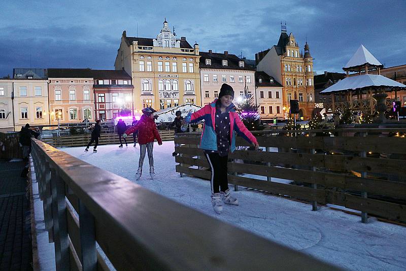 Znovuotevřená ledová plocha na českobudějovickém náměstí.