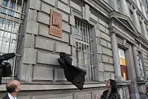 Pamětní desku Josefu Mašínovi odhalili 29. června na zdi Žižkových kasáren v Dvořákově ulici v Budějovicích zástupci magistrátu města a dalších institucí.
