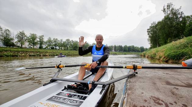 Veslaři vyrazili z Českých Budějovic do Prahy. Připomněli tak voroplavbu na této trase.