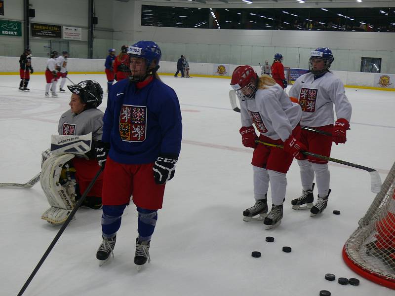 Česká ženská reprezentace v Hokejovém centru Pouzar