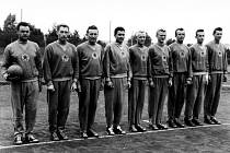 Na snímku družstvo RH Praha, se kterým hrál v letech 1953-54 oblastní přebor (zemskou ligu) Čech. Zleva stojí Krůta, Magerla, Liska, Loužek, Fučík Jindřich, Hondlík, Lorenc, Fejfar a Hlavsa.