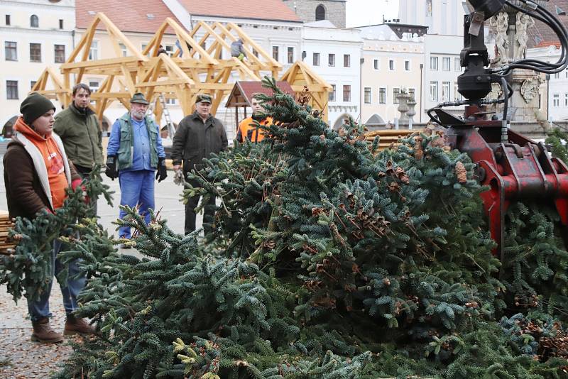 Likvidace vánočního stromu a kluziště v Českých Budějovicích.