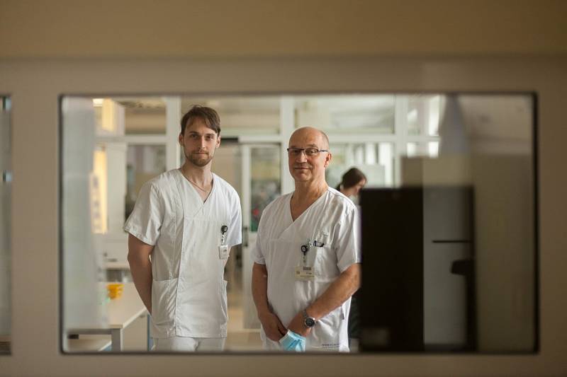 Na snímku (zleva) MUDr. Jan Vojtíšek a MUDr. Miroslav Verner z Nemocnice České Budějovice, kteří se podílejí na projektu MAIA.