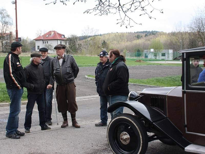 Sezonu v muzeu zahájila přehlídka veteránů.