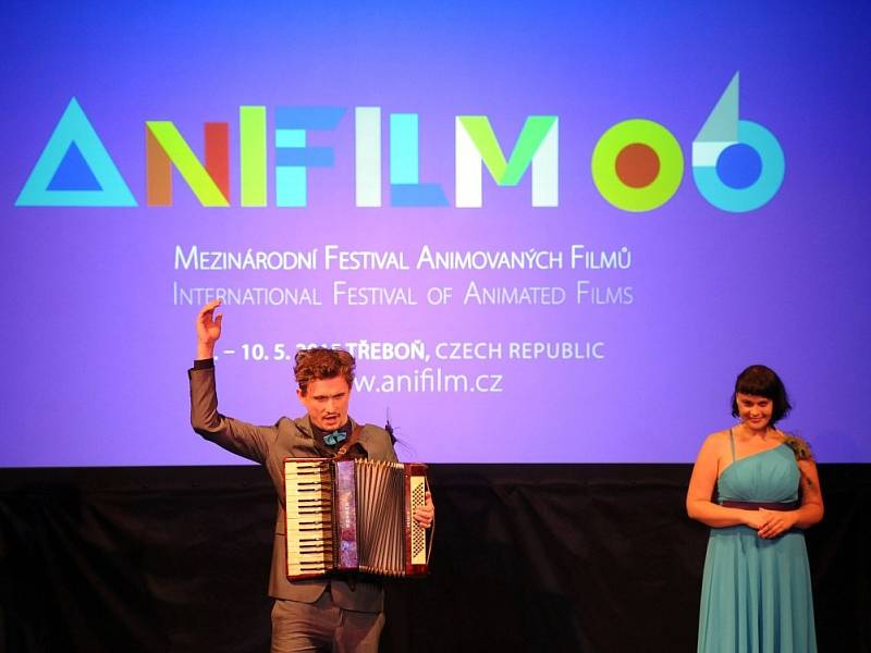 V Třeboni začal 5. května Anifilm, mezinárodní festival animovaných filmů. Na snímku moderátoři Tomáš Měcháček a Perla Kotmelová.