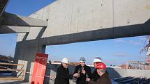 Zvětšené a modernější obchodní centrum na budějovické Pražské třídě se otevře koncem října.