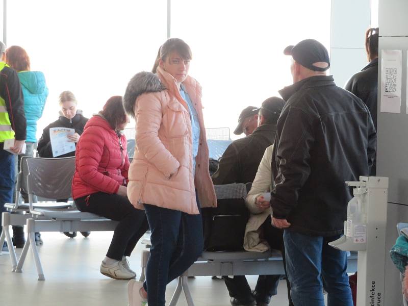 Krajské asistenční centrum pomoci Ukrajině na českobudějovickém letišti.