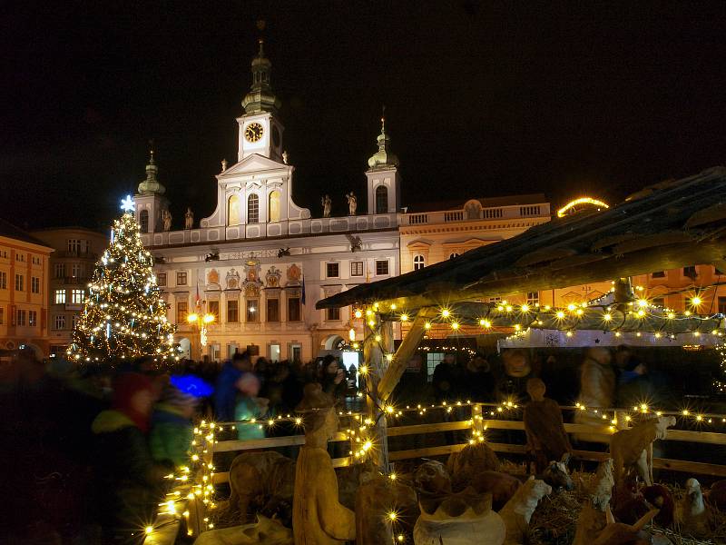 Atmosféra adventu na budějovickém náměstí.