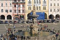 V rámci Velikonočního hrkání Divadla Víti Marčíka vztyčili na českobudějovickém náměstí Přemysla Otakara II. křížovou cestu. Snímek z roku 2019.