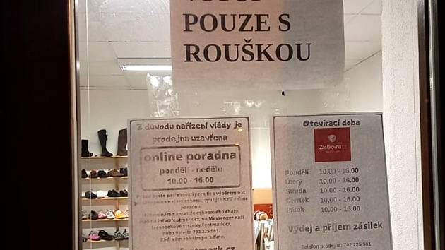 Letos již podruhé vládní opatření uzavřelo také prodejnu s barefootovou obuví v Jindřichově Hradci, a to právě ve chvíli, kdy začíná sezóna prodeje bot na zimu.