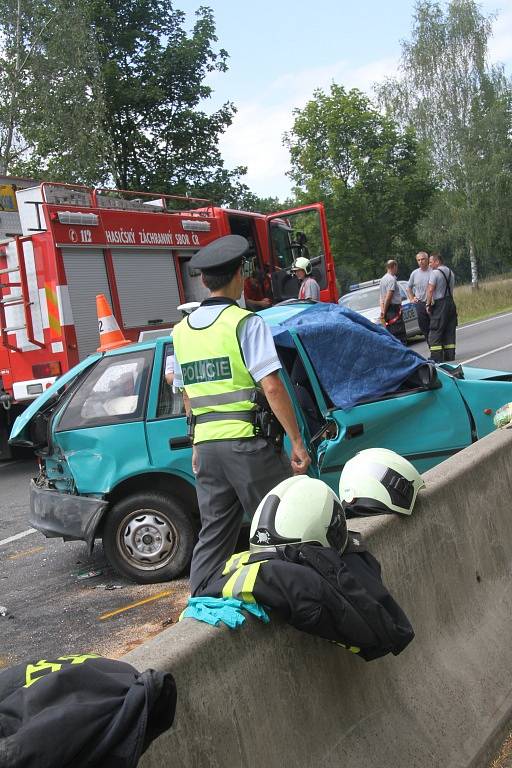 Závažná dopravní nehoda se stala v pondělí na silnici mezi Hlubokou a Bavorovicemi.