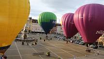 Čtyři horkovzdušné balony vzlétly ve čtvrtek v ranních hodinách z českobudějovického náměstí Přemysla Otakara II.