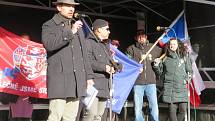 Demonstrace a pochodu za svobodu v Českých Budějovicích se zúčastnilo asi pět stovek lidí. Na průběh akce dohlížela policie.