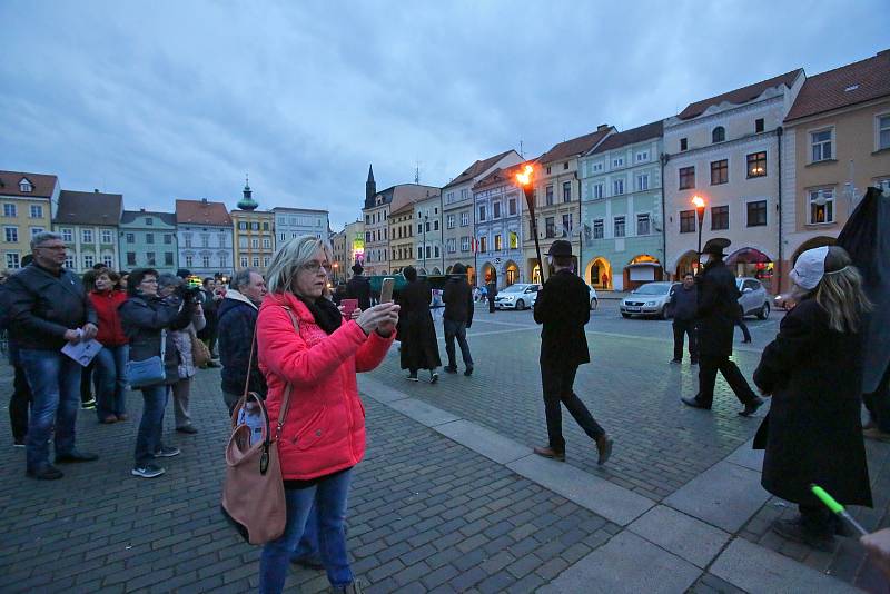 Zvony odletěly do Říma a do Budějovic přišlo Hrkání.