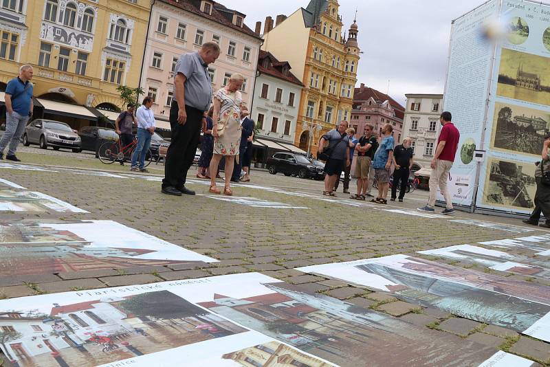 Výstava o povodních na českobudějovickém náměstí