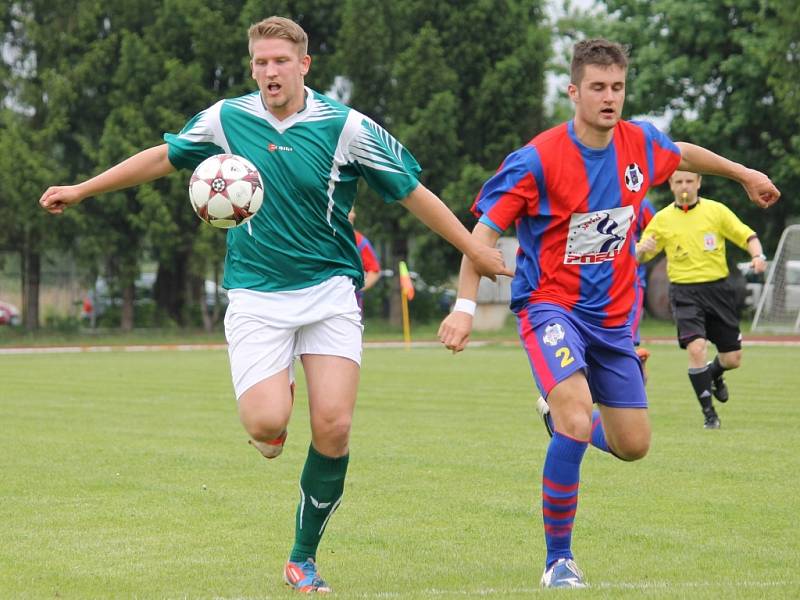 Fotbalisté SK Čtyři Dvory doma Borovany nijak nešetřili, vyhráli 7:0, hosté musí ještě záchranu potvrdit.. 