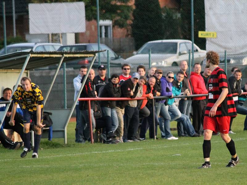 Fotbalisté Mladého podlehli na svém hřišti Ledenicím vysoko 2:6.