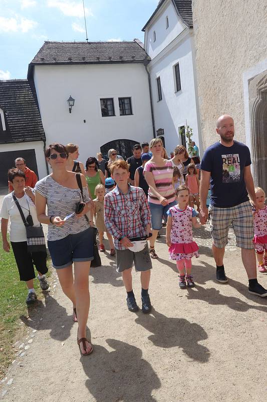 Komentované prohlídky na hradě v Nových Hradech pro děti,kde provází v roli hraběnky Terezie Lucie Mrvková