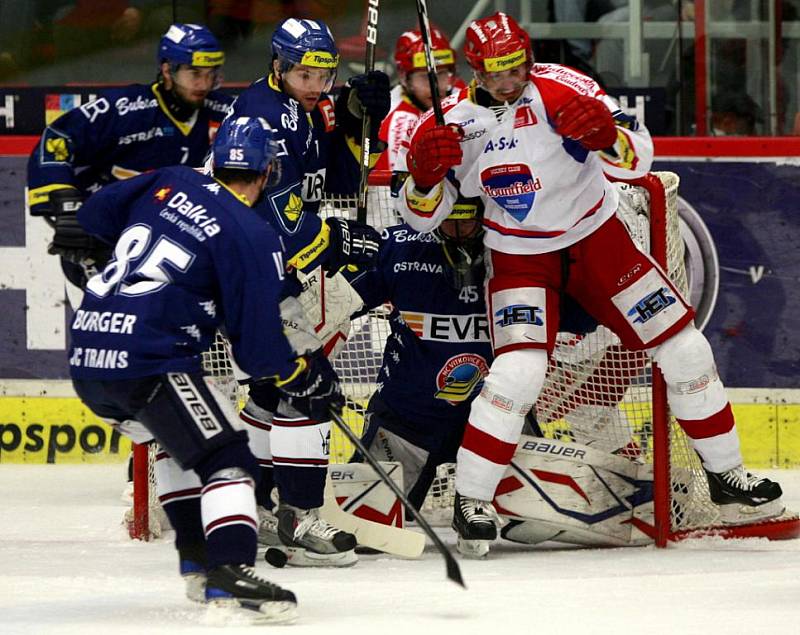 Čtrvtfinále playoff  hokejové O2 ELH mezi HC Mountfield České Budějovice a HC Vítkovice Steel. 