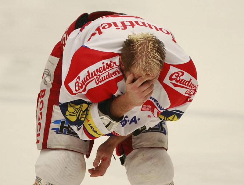 Čtrvtfinále playoff  hokejové O2 ELH mezi HC Mountfield České Budějovice a HC Vítkovice Steel. 