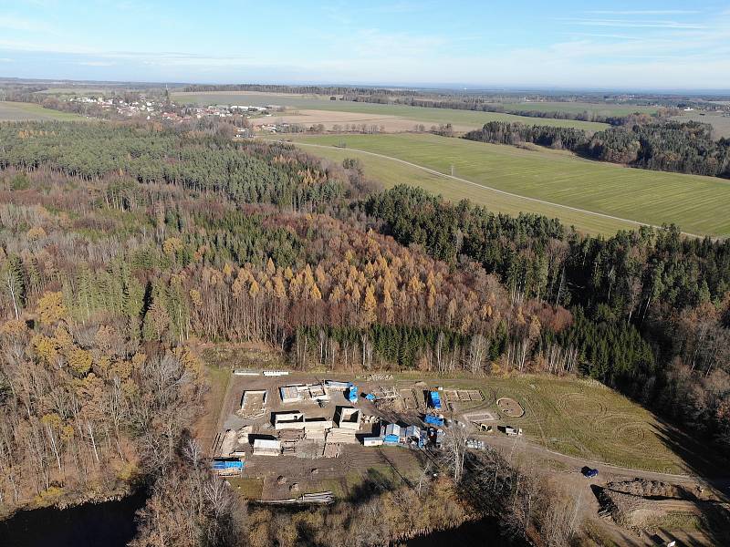 Fotodokumentace z výstavby Archeoskanzenu Trocnov za pomoci dronu 19. listopadu.