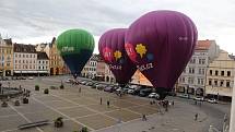 Čtyři horkovzdušné balony vzlétly ve čtvrtek v ranních hodinách z českobudějovického náměstí Přemysla Otakara II.